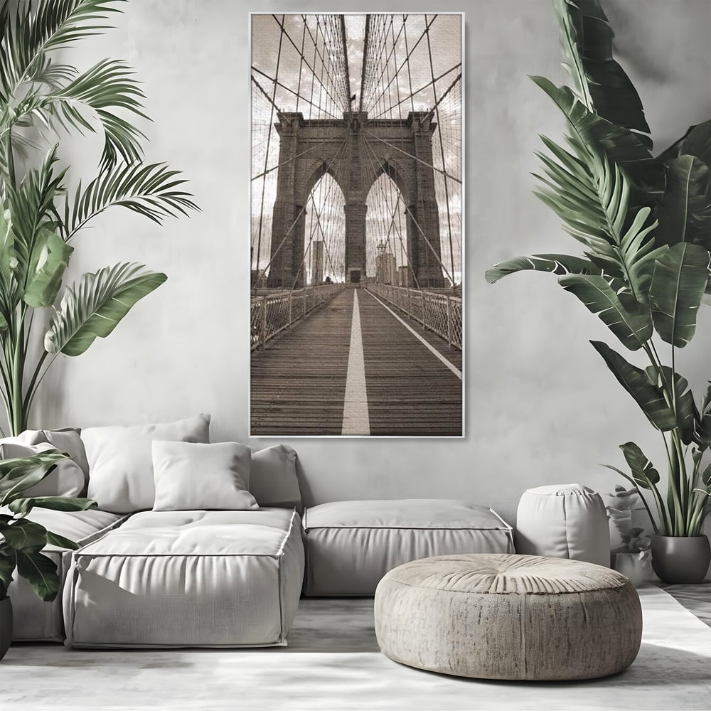 Tablou canvas cu fotografie verticala cu podul din new york, in rama de aluminiu argintiu, pe perete intr-un living